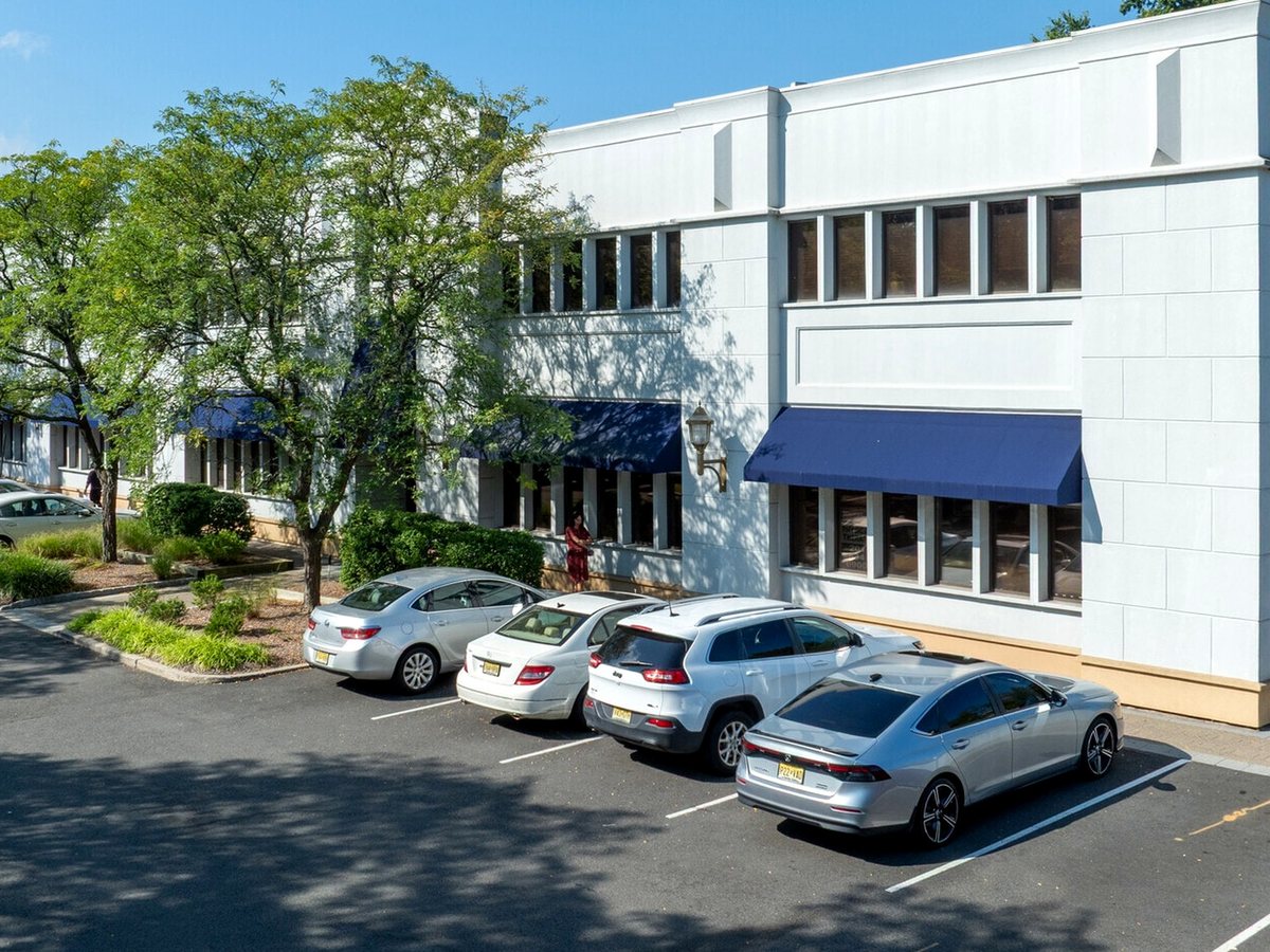 275-277 Forest Avenue building and parking